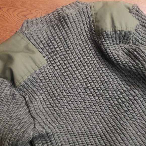 Military issues wool sweater army green. - Picture 7 of 9